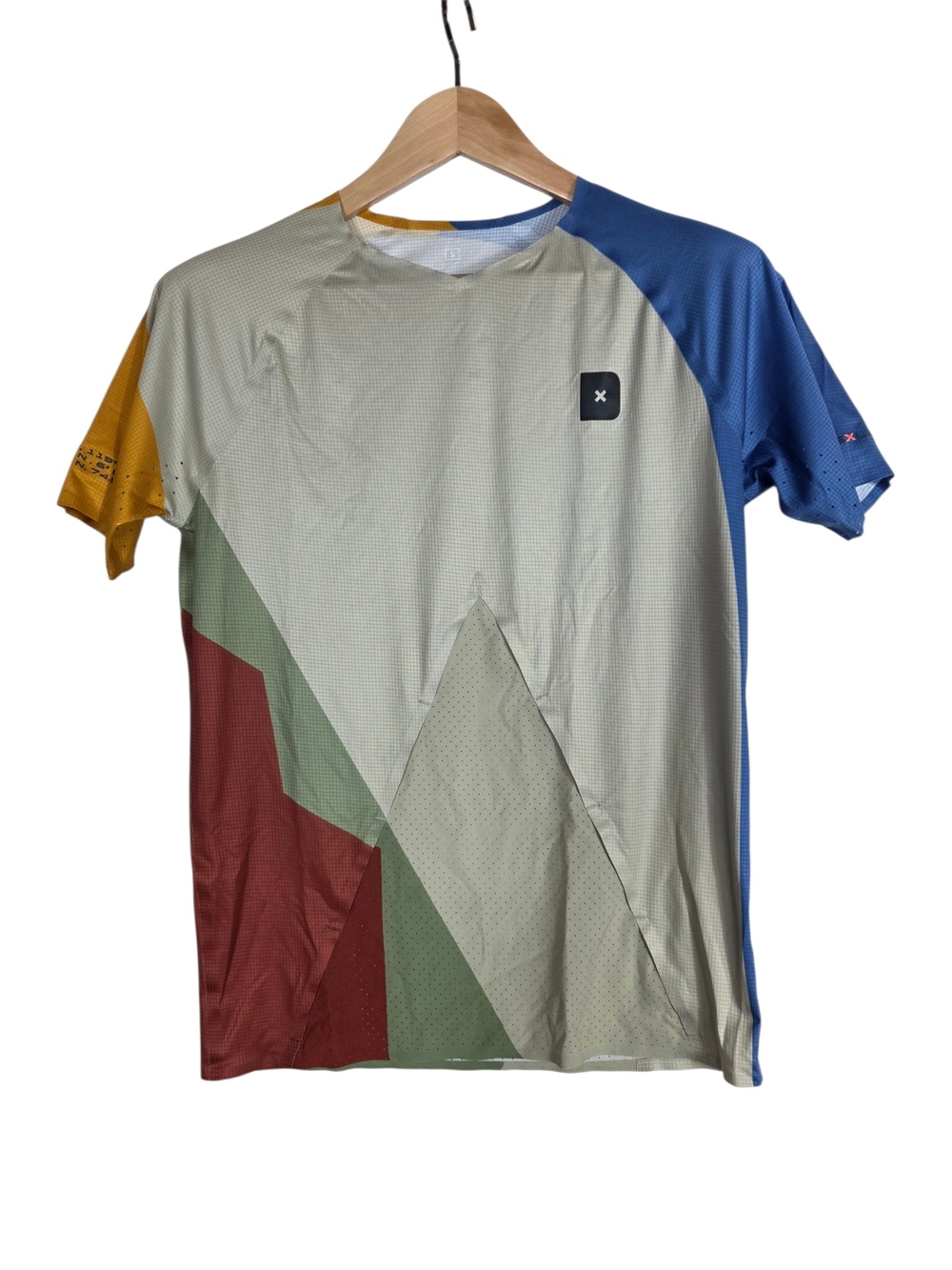 Deckers x Lab Seamless Short Sleeve Geometric Performance Tee - Multicolor